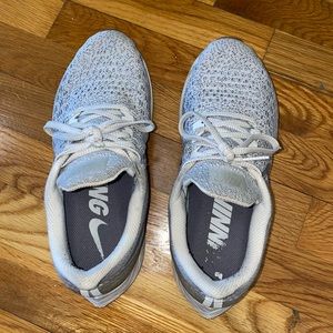 Nike sneakers gray